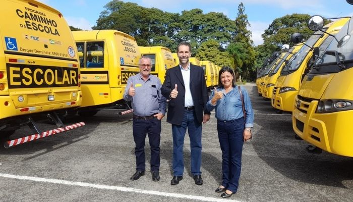 Rio Bonito - Emenda do deputado federal Enio Verri resulta em mais um ônibus escolar novo 